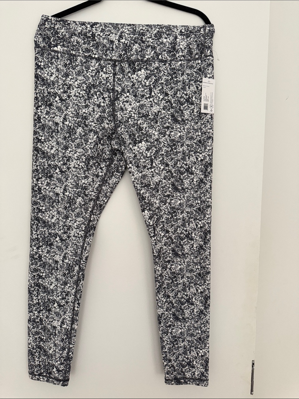 NWT women’s Jockey sports  Leggings in Black and White -